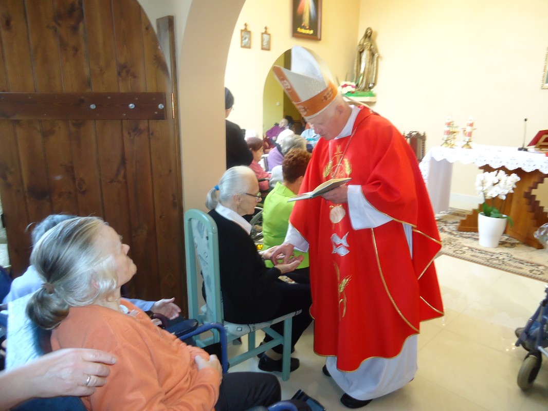 Zakład Pielęgnacyjno Opiekuńczy w Żołyni - Wizytacja Kanoniczna Bpa Adama Szala 2015